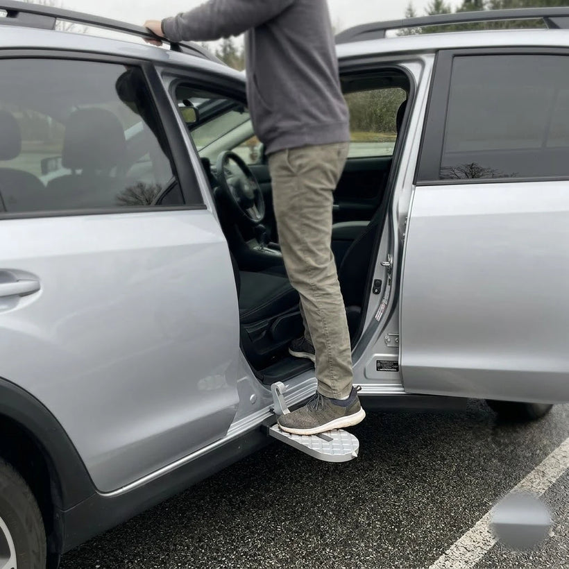 Driver standing on the BOLTHUT door step reaching the roof easily
